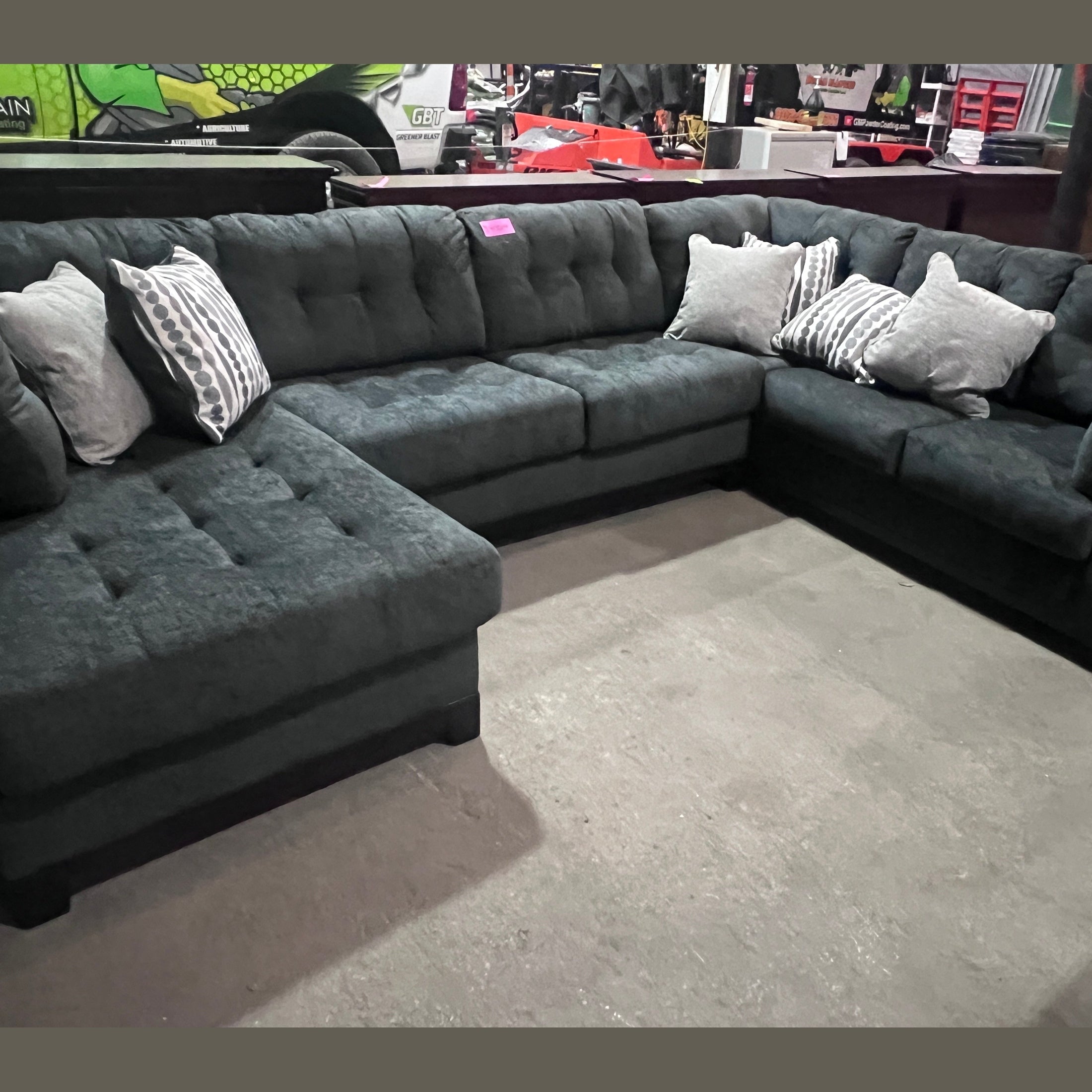 Reidshire Sectional with Chaise