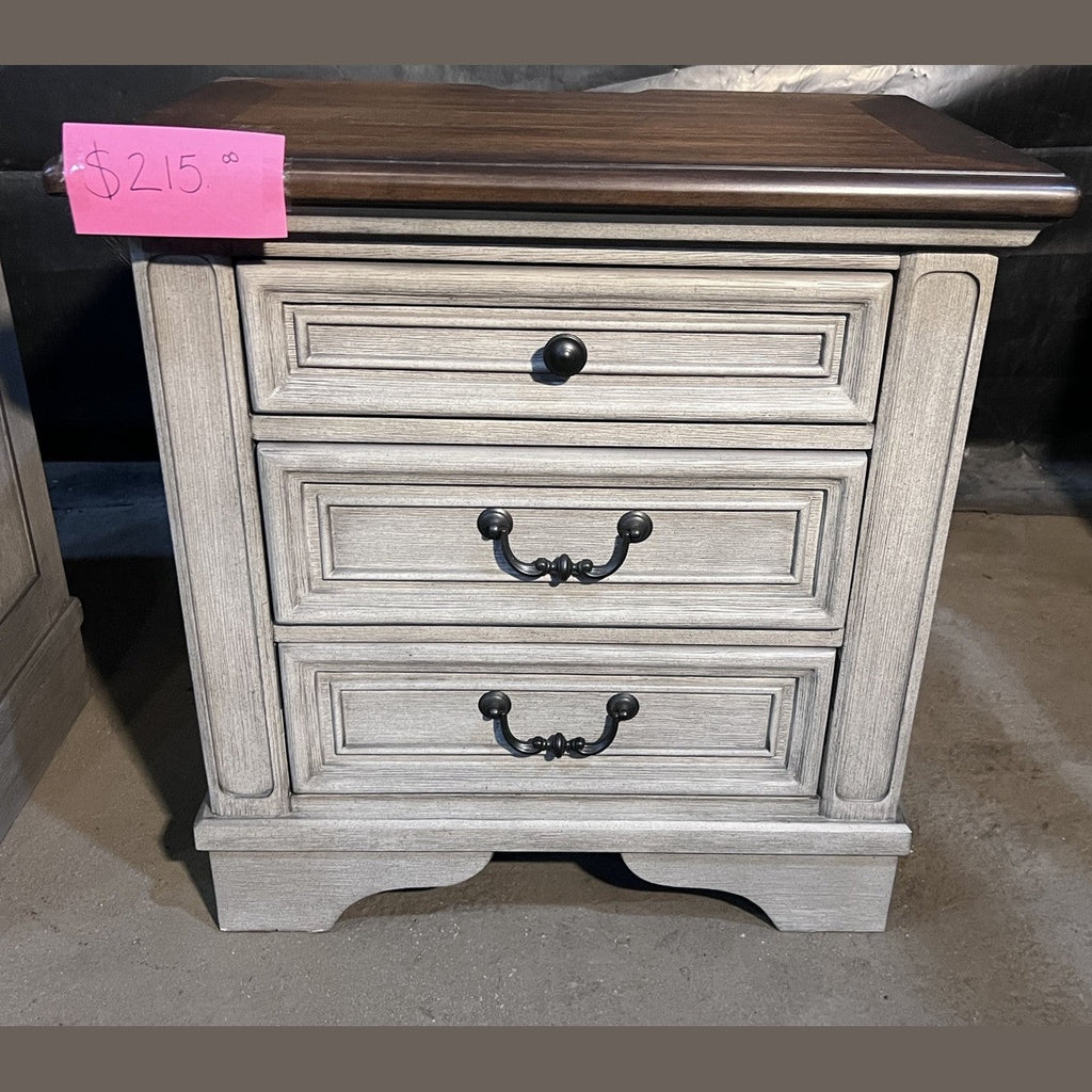 Ashley Furniture Lodenbay Three Drawer Night Stand w/ USB Charging